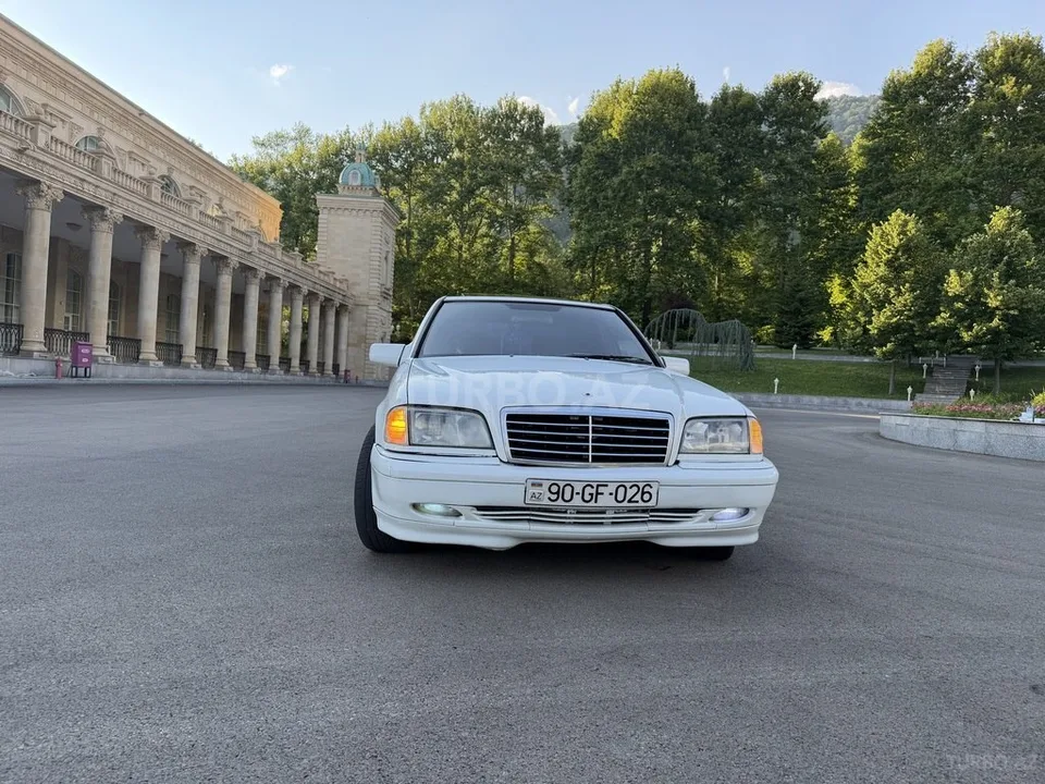 Mercedes C 230 — foto 1/4