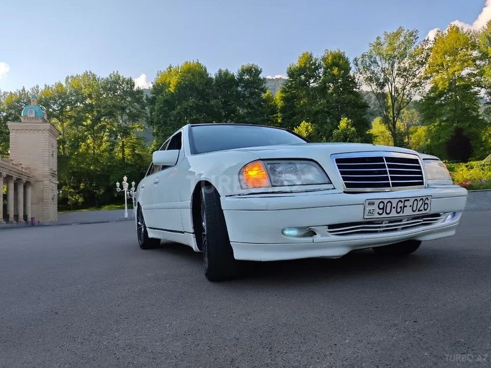 Mercedes C 230 — foto 3/4
