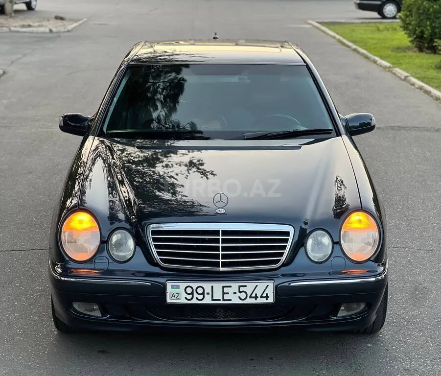 Mercedes E 320 — foto 1/4