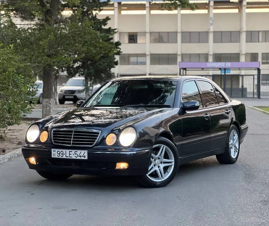 Mercedes E 320 — foto 3/4