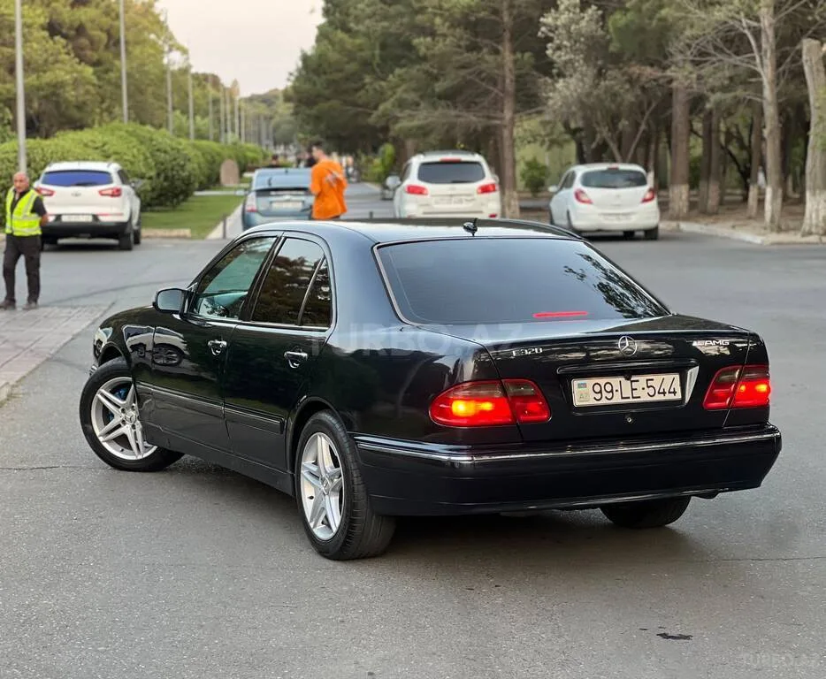Mercedes E 320 — foto 4/4