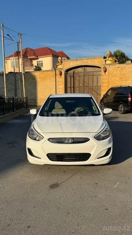 Hyundai Accent — foto 1/4