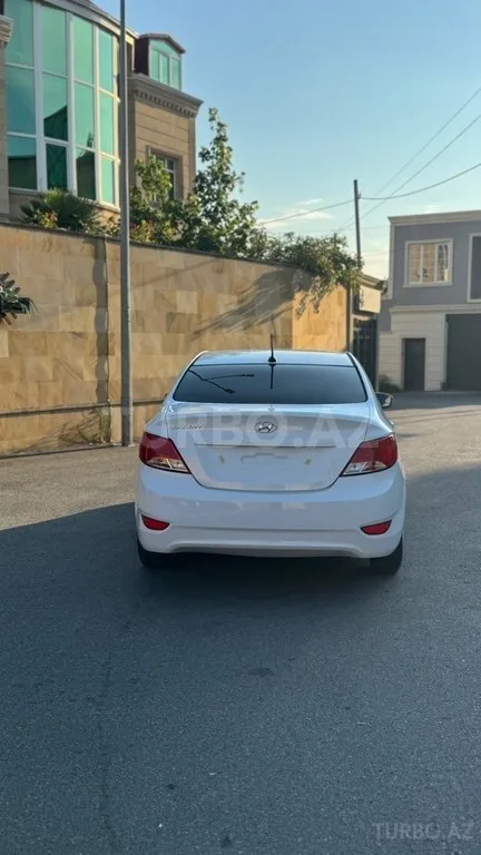 Hyundai Accent — foto 2/4