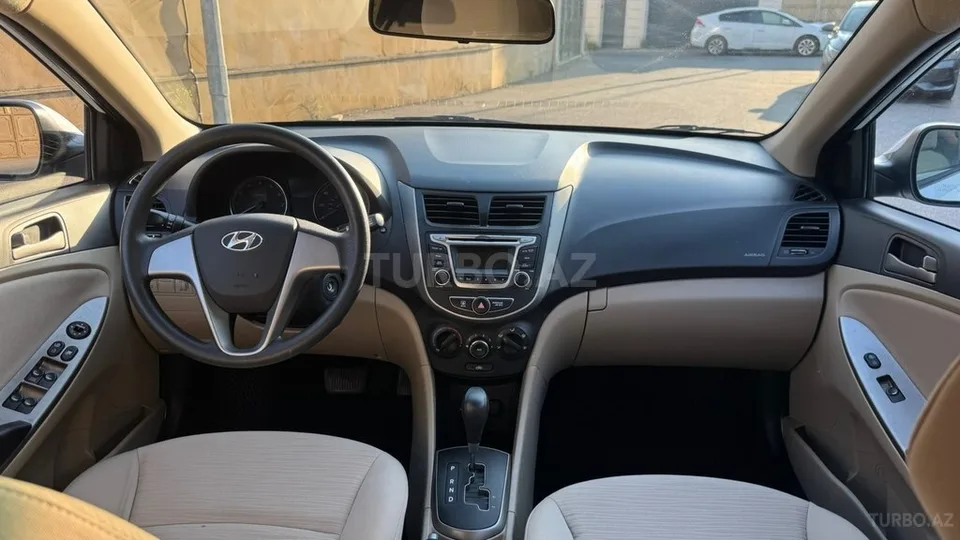 Hyundai Accent — foto 3/4
