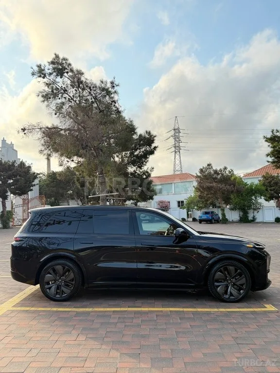 Li Auto L9 — foto 4/4