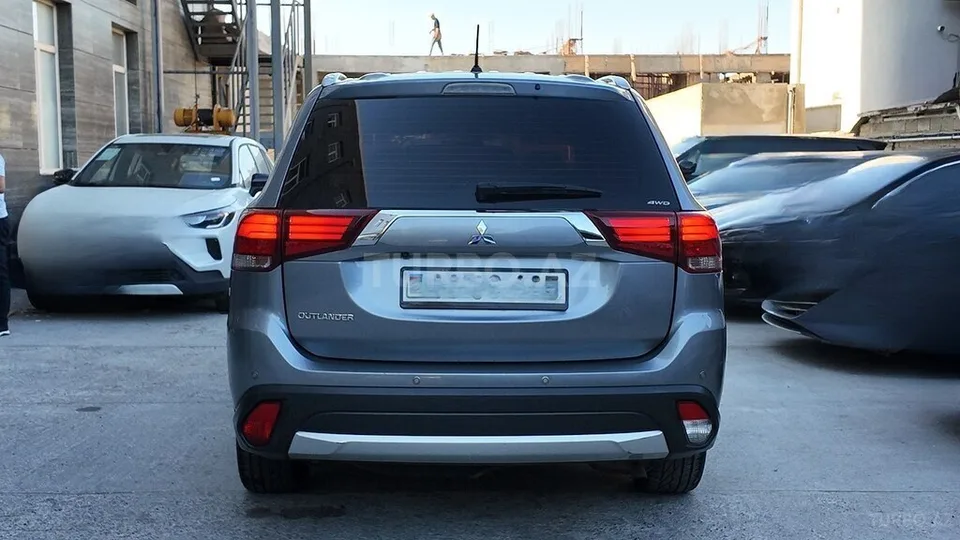 Mitsubishi Outlander — foto 2/4