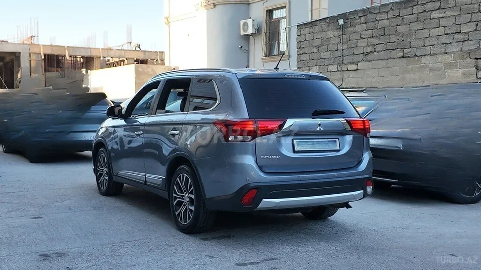 Mitsubishi Outlander — foto 4/4
