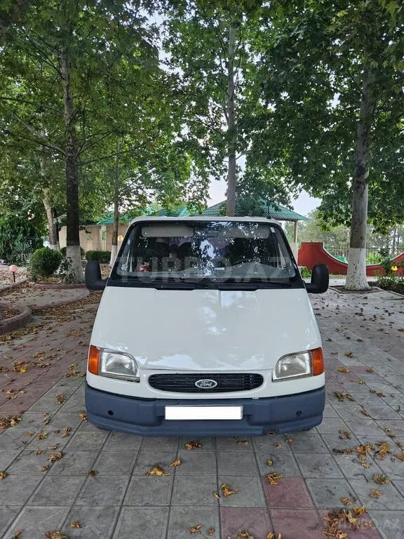 Ford Transit — foto 1/4