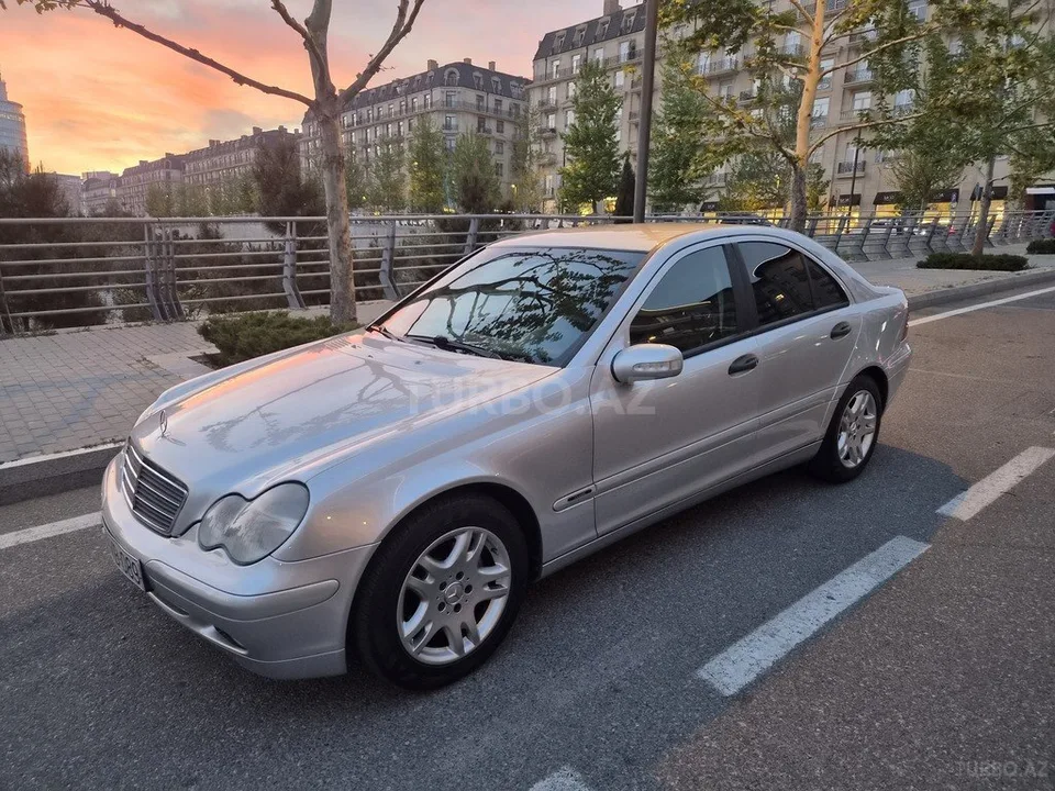 Mercedes C 200 — foto 1/4