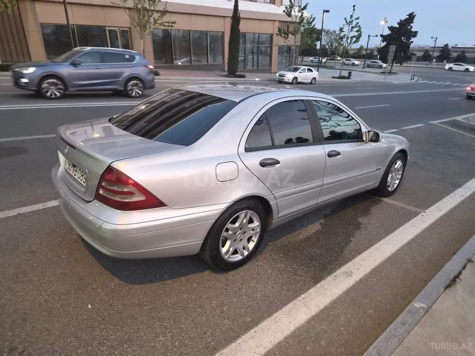 Mercedes C 200 — foto 2/4