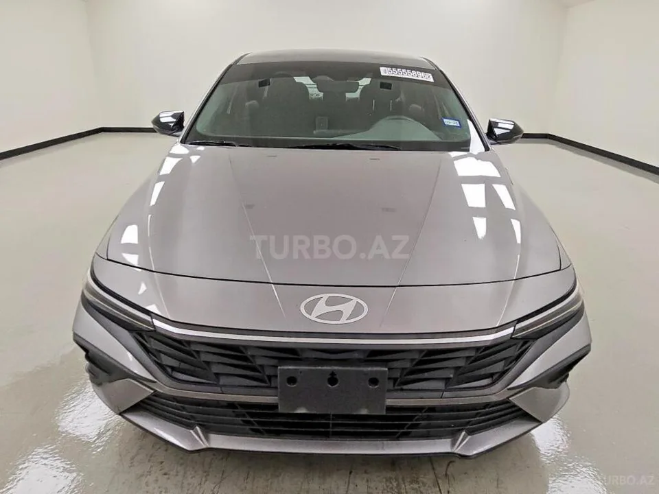 Hyundai Elantra — фото 1/4