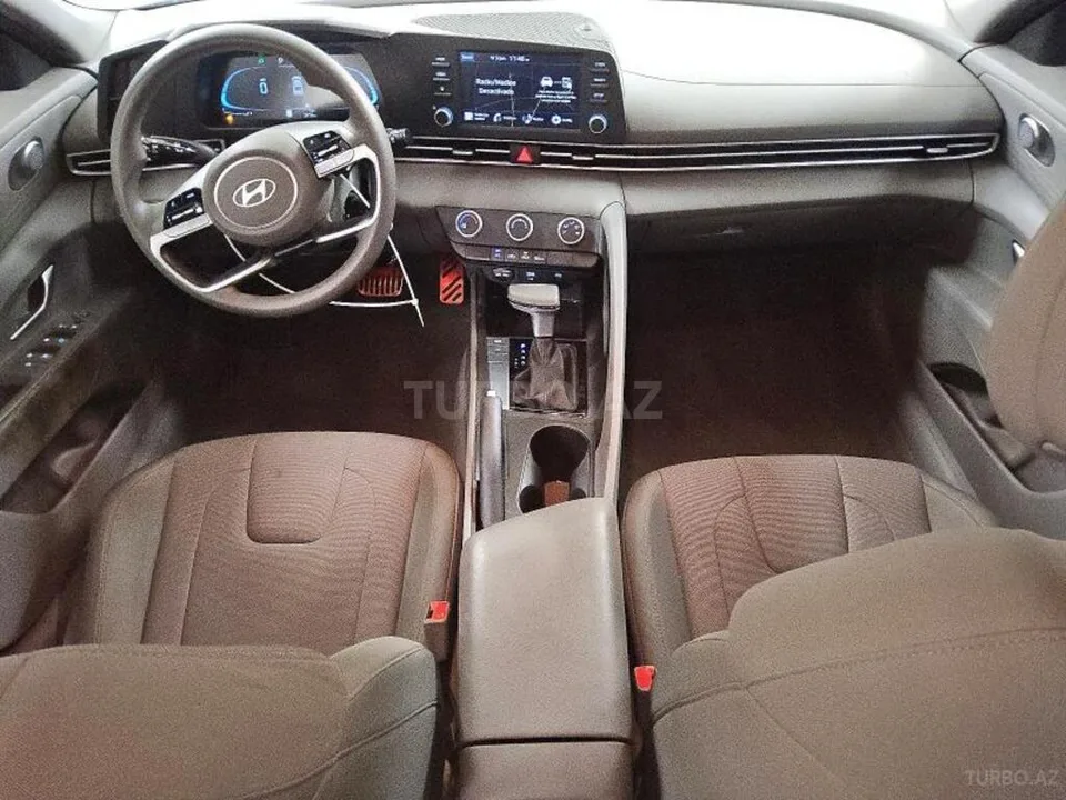 Hyundai Elantra — фото 3/4