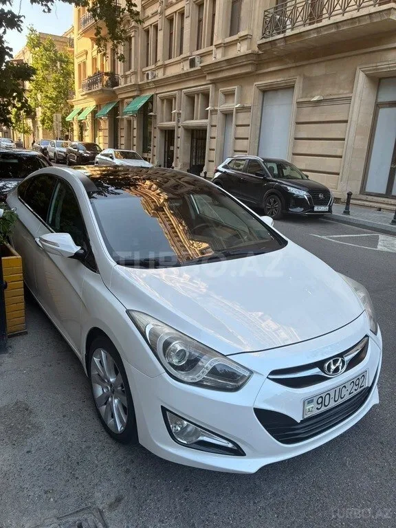 Hyundai i40 — foto 1/4