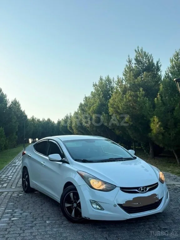 Hyundai Elantra — фото 4/4