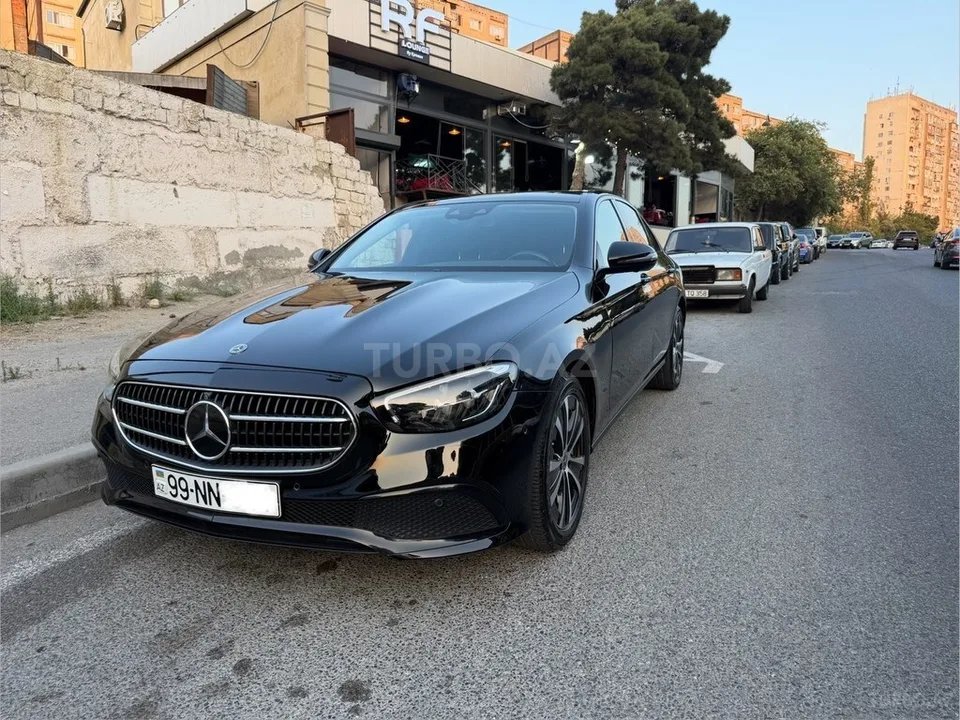 Mercedes E 300 e — foto 2/4