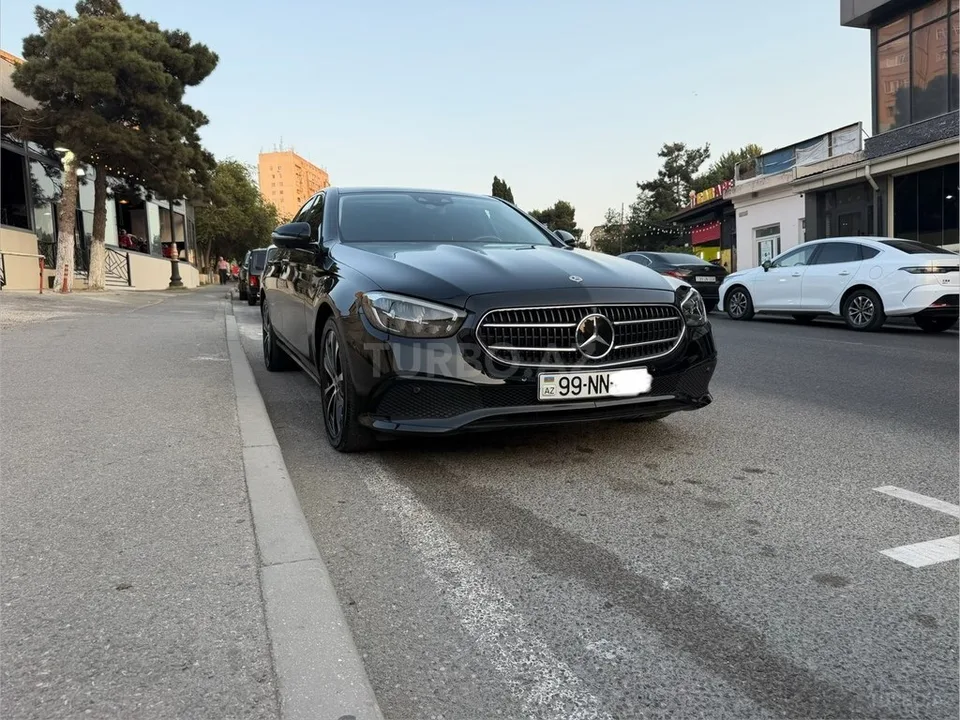 Mercedes E 300 e — foto 3/4