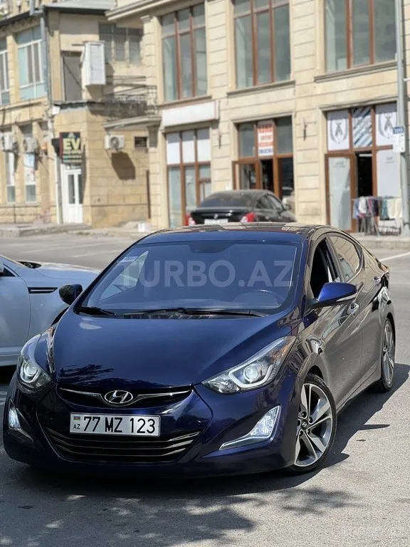 Hyundai Elantra — foto 2/4
