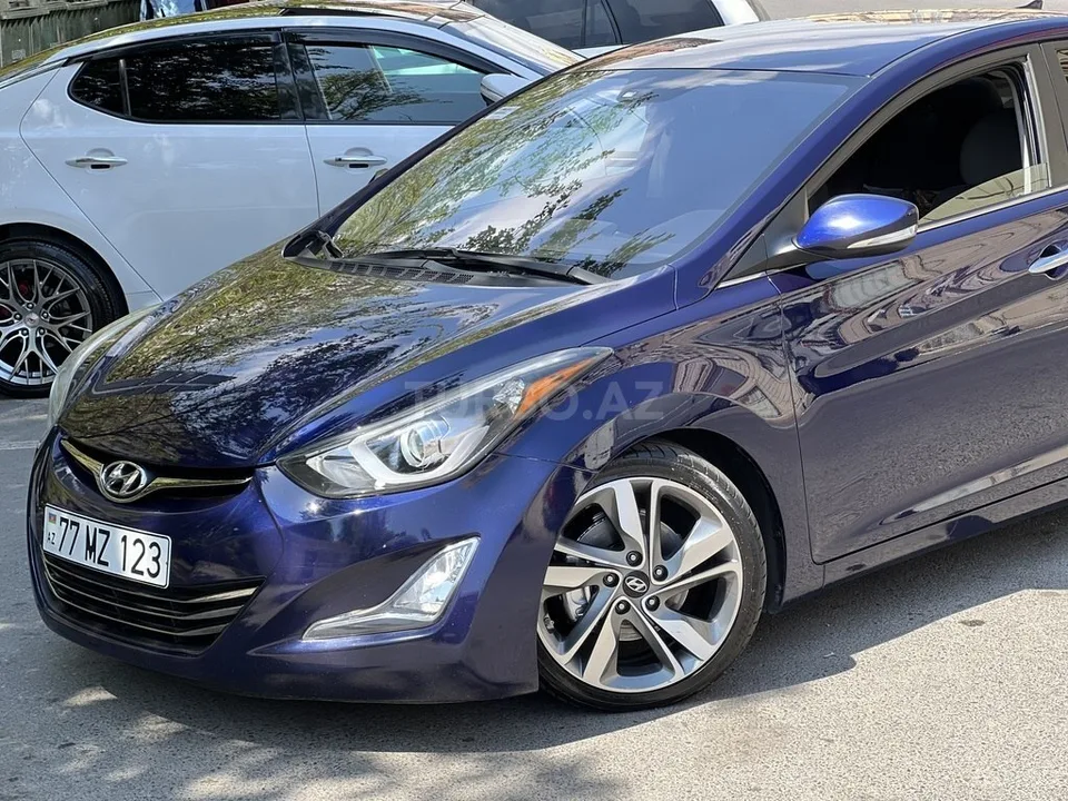 Hyundai Elantra — foto 3/4
