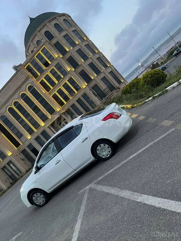 Nissan Sunny — foto 4/4