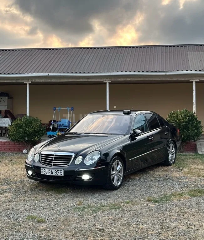 Mercedes E 220 — foto 1/4