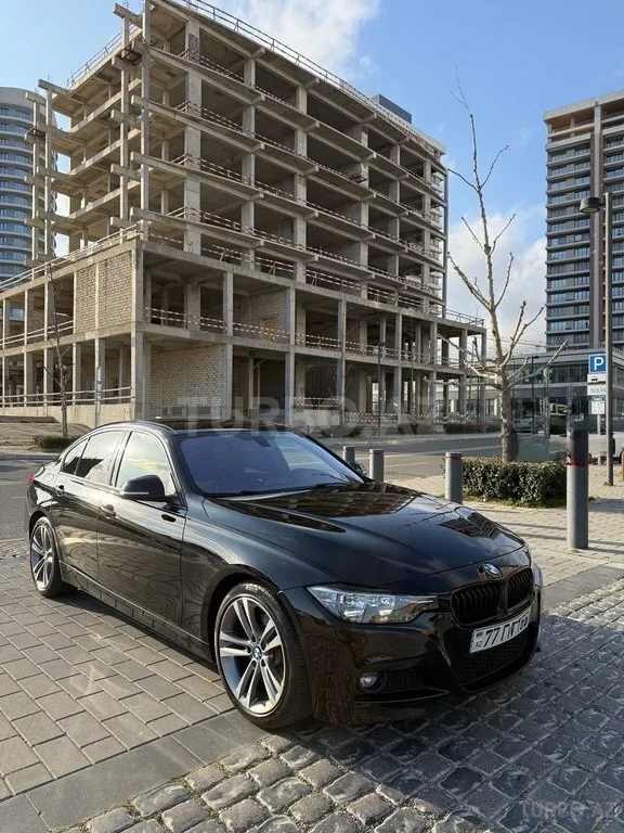 BMW 330 — foto 1/4