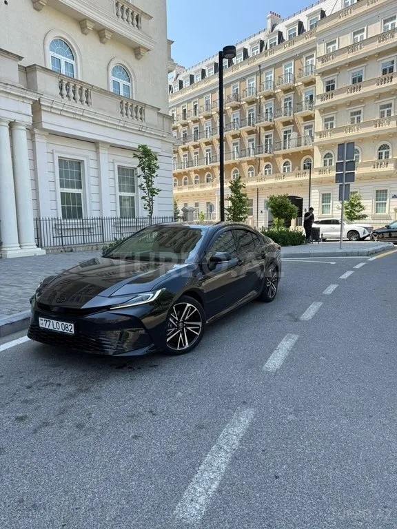 Toyota Camry — foto 1/4