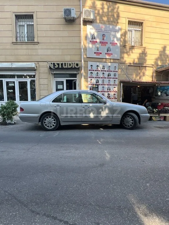 Mercedes E 270 — фото 2/4