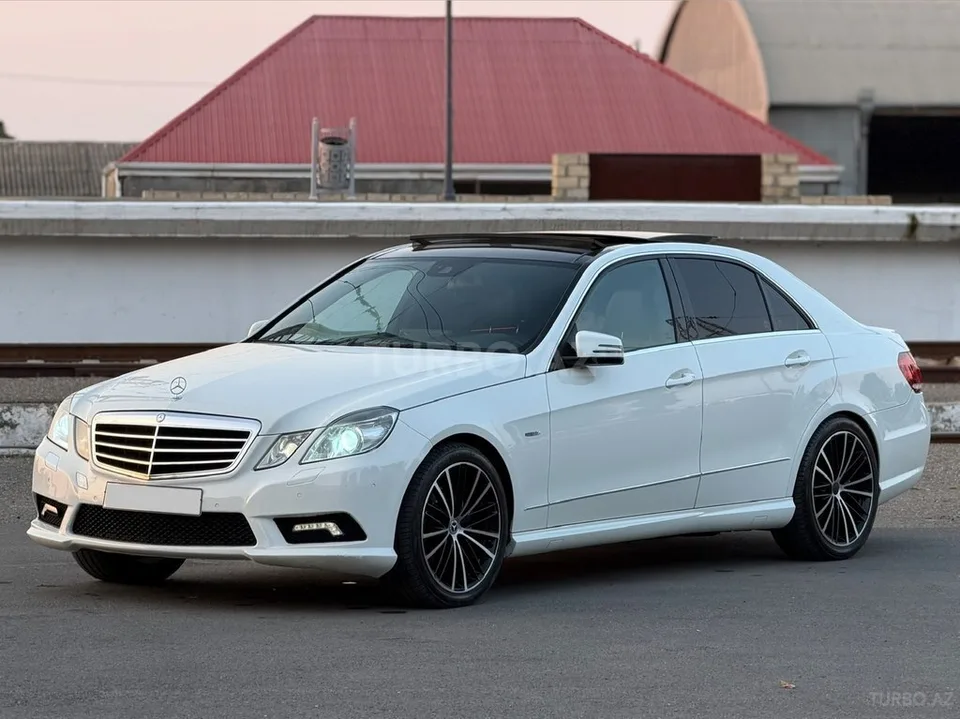 Mercedes E 220 — foto 3/4