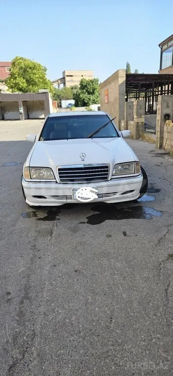 Mercedes C 230 — foto 1/4