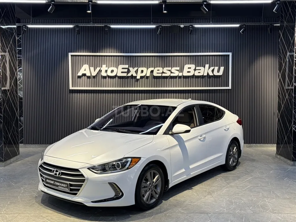 Hyundai Elantra — фото 1/4