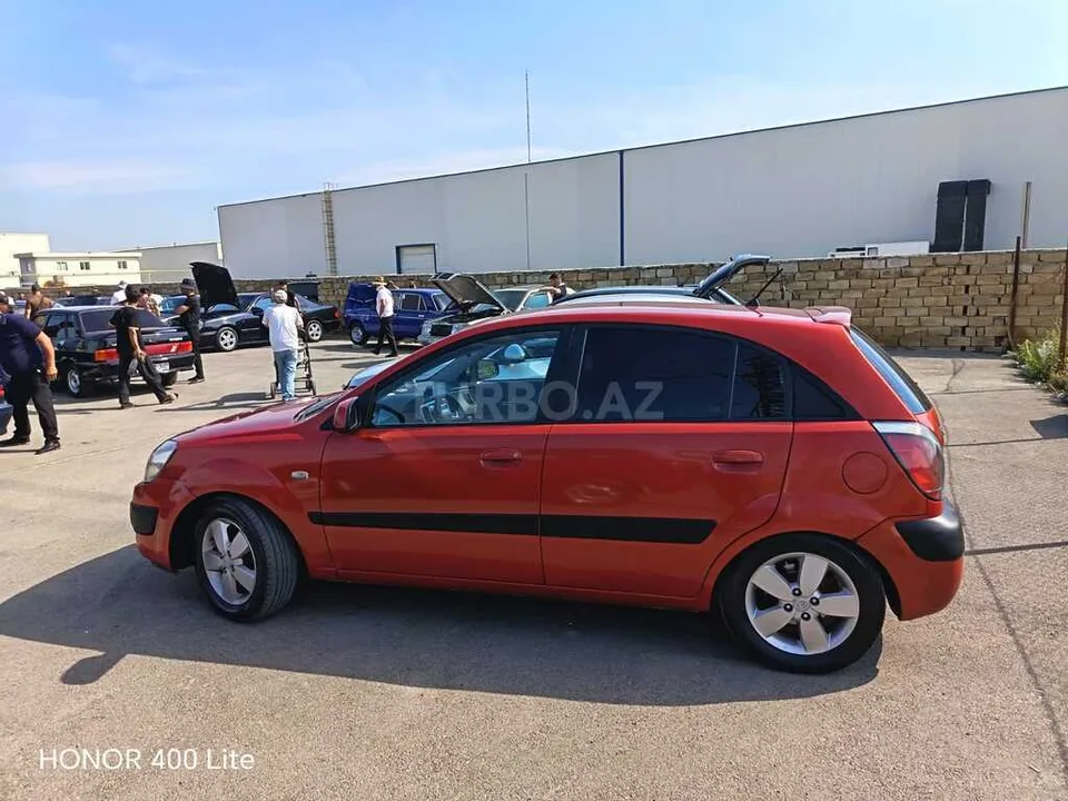 Kia Rio — foto 2/4