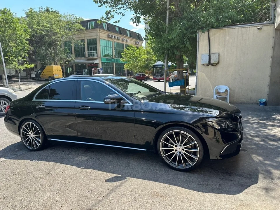 Mercedes E 220 d — foto 3/4
