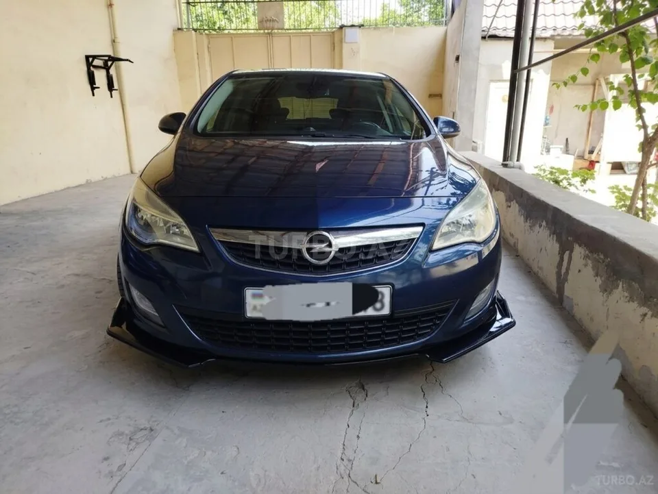Opel Astra — фото 1/4