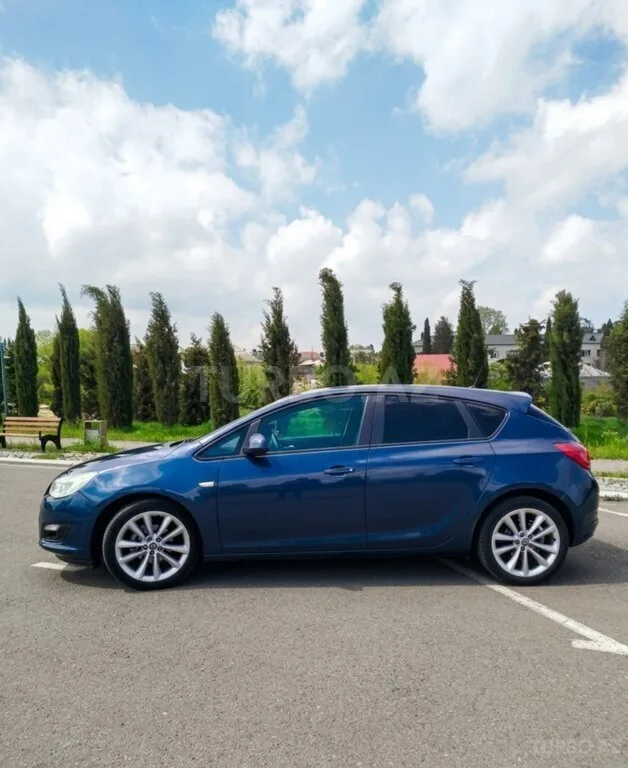 Opel Astra — фото 3/4
