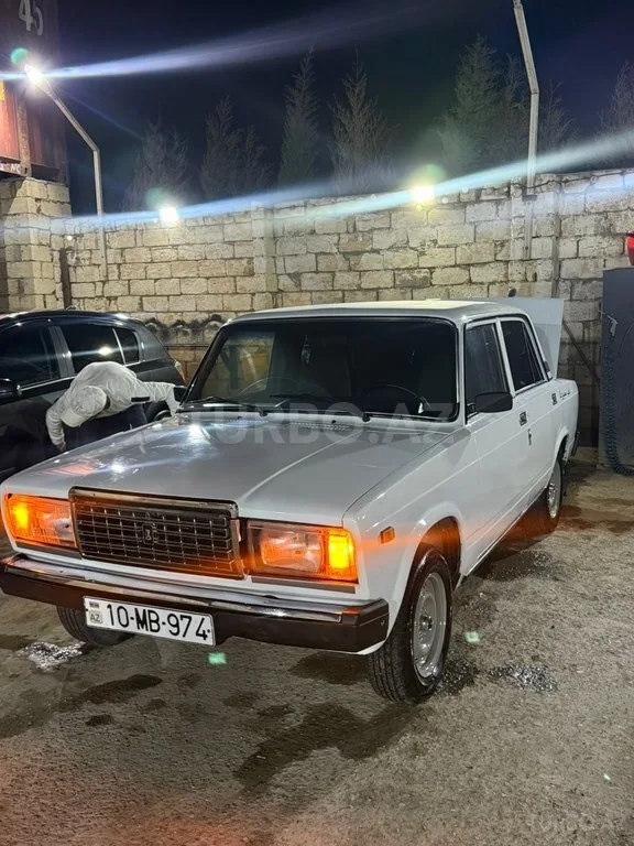 LADA (VAZ) 2107 — foto 1/4