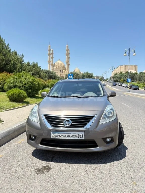 Nissan Sunny — foto 1/4