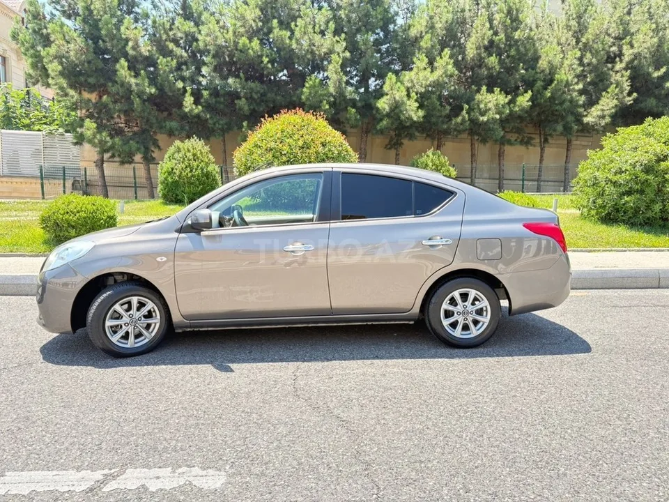 Nissan Sunny — foto 4/4
