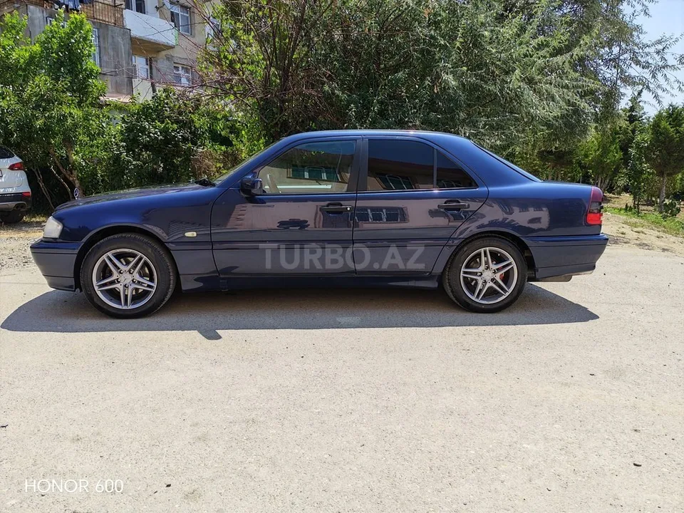 Mercedes C 180 — foto 3/4