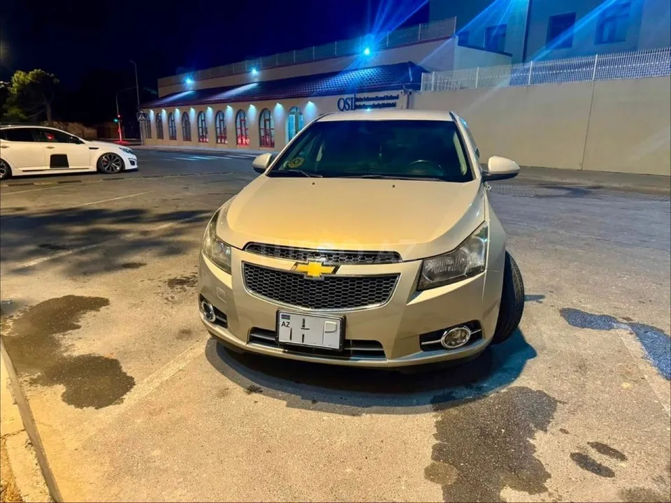Chevrolet Cruze — фото 1/4