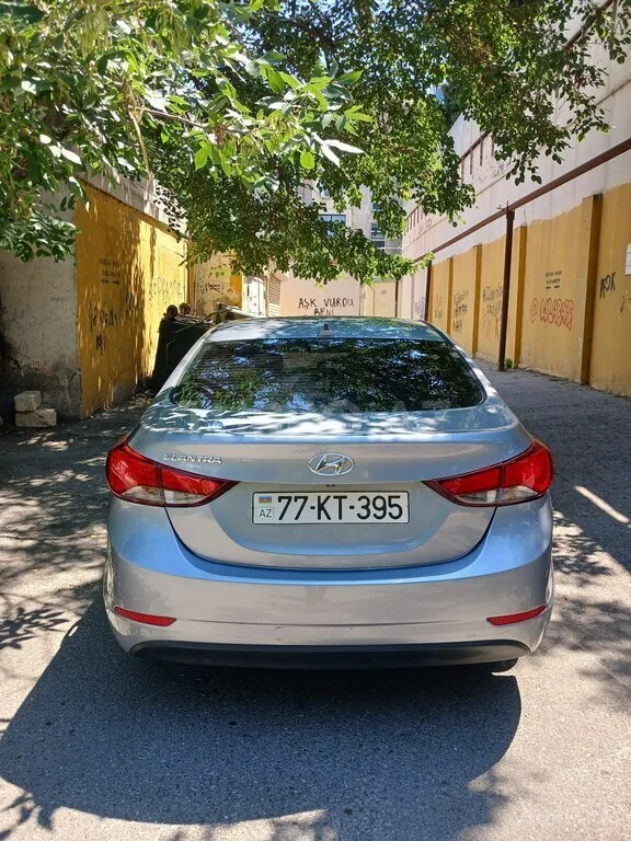 Hyundai Elantra — foto 2/4