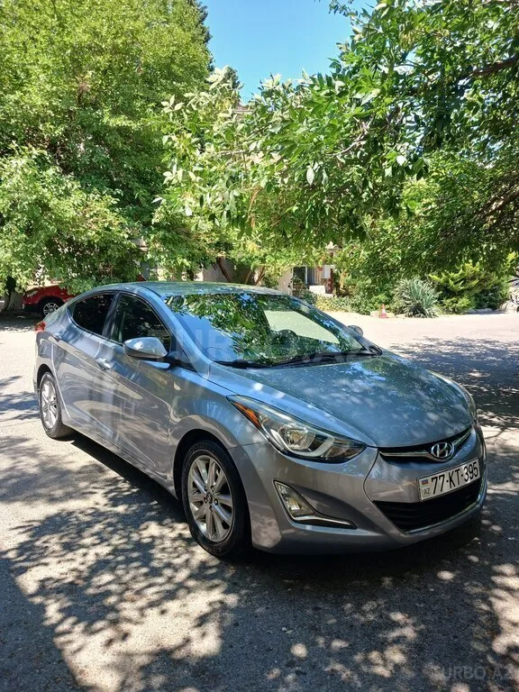Hyundai Elantra — foto 3/4