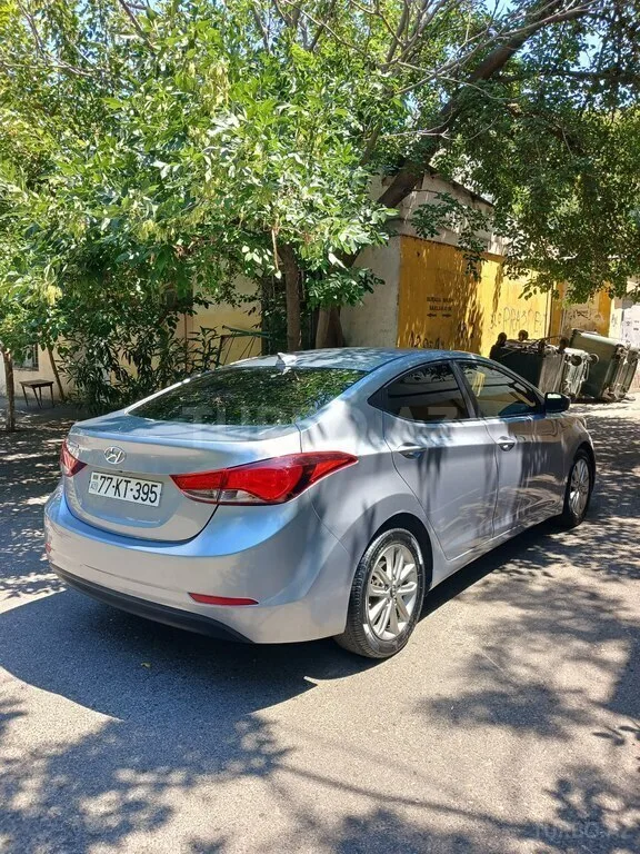 Hyundai Elantra — foto 4/4