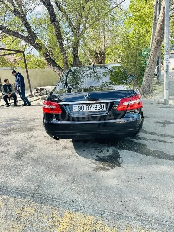 Mercedes E 200 — foto 3/4