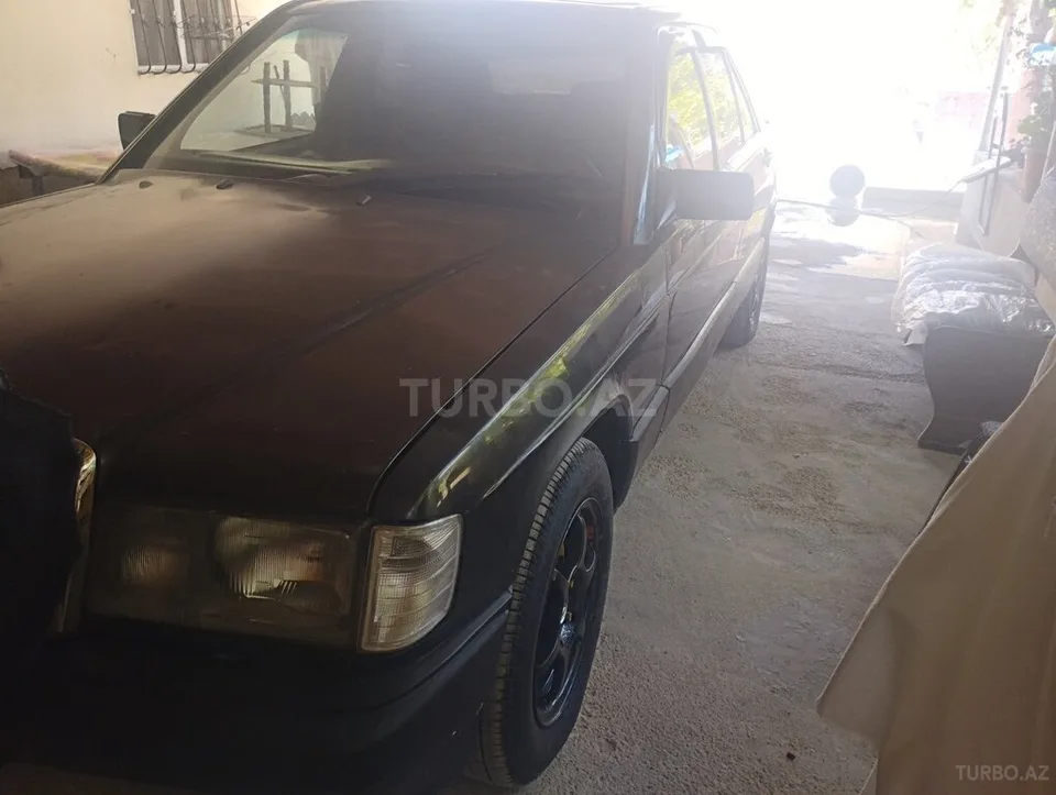Mercedes 190 — foto 3/4