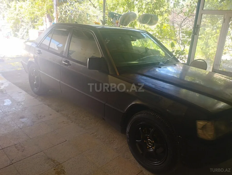 Mercedes 190 — foto 4/4