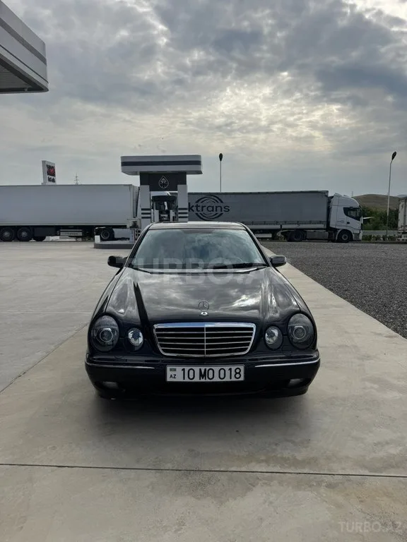 Mercedes E 280 — foto 1/4