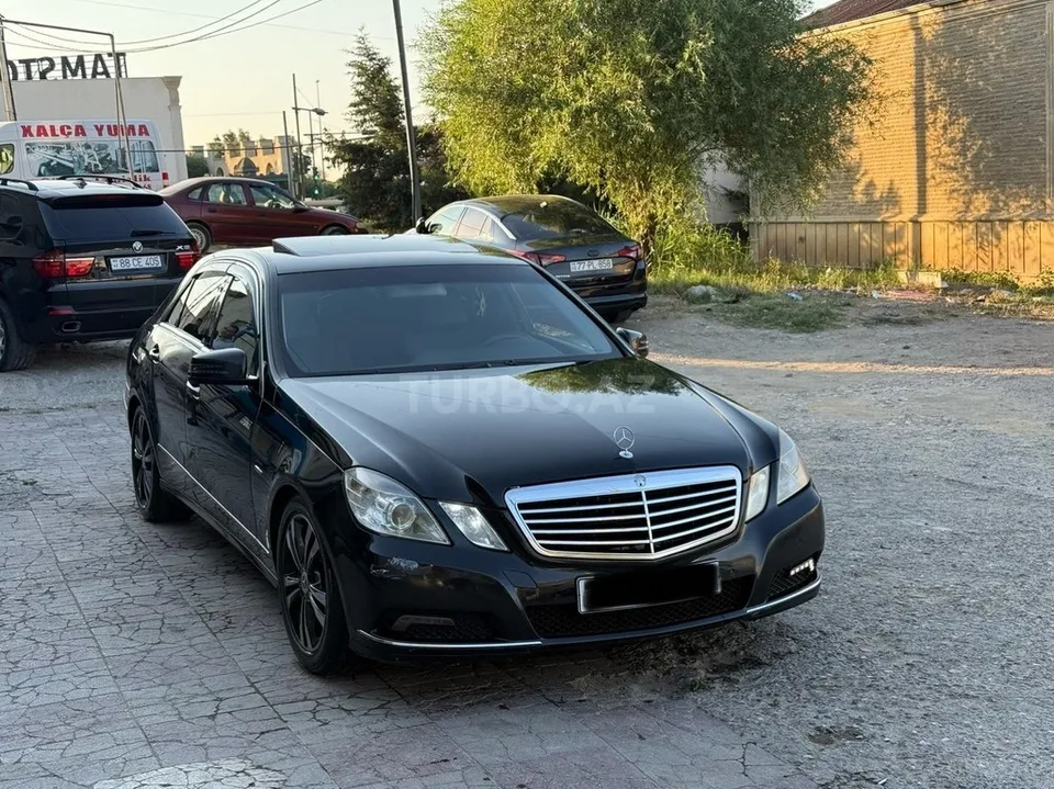 Mercedes E 220 — foto 1/4