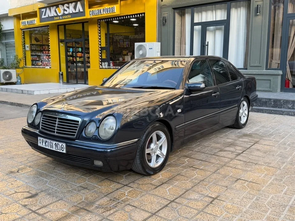 Mercedes E 240 — foto 2/4