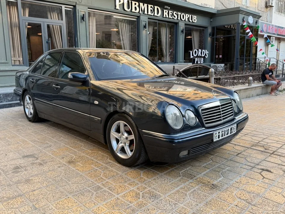 Mercedes E 240 — foto 3/4