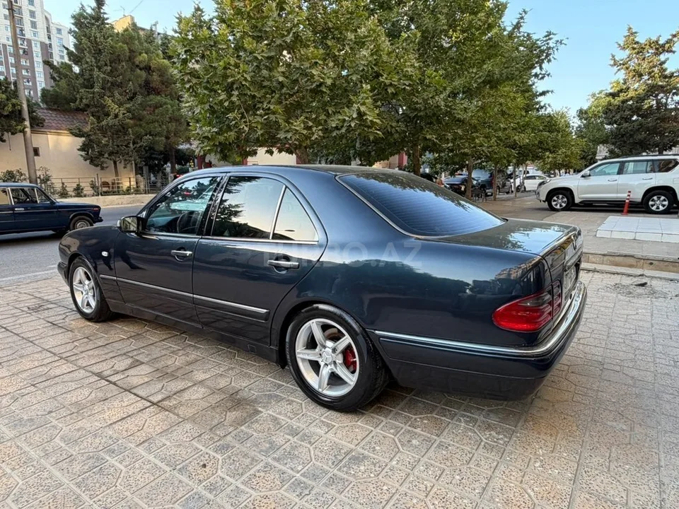 Mercedes E 240 — foto 4/4